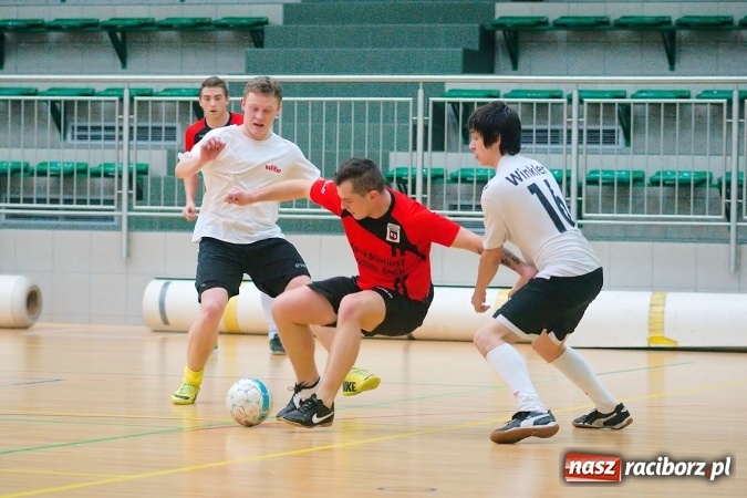 Zdjęcie w galerii na portalu naszraciborz.pl: Futsalowa niedziela w Arenie Rafako. Odrodzony Feniks górą nad M&D Metallbau  wiadomości z regionu