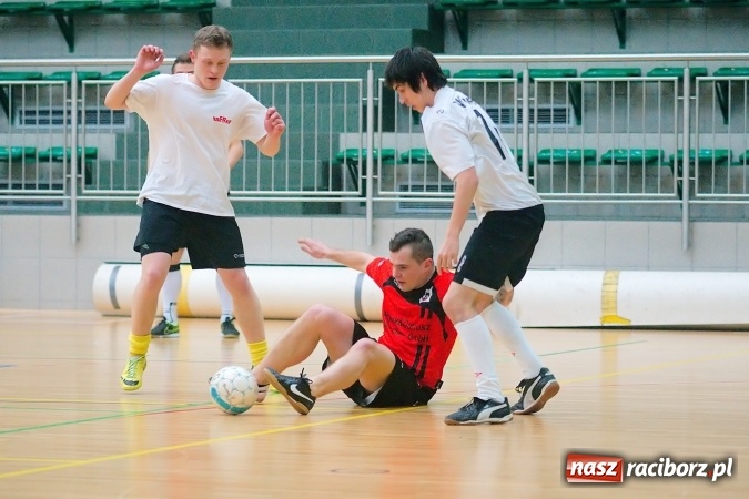 Zdjęcie w galerii na portalu naszraciborz.pl: Futsalowa niedziela w Arenie Rafako. Odrodzony Feniks górą nad M&D Metallbau  wiadomości z regionu