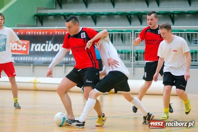 Zdjęcie w galerii na portalu naszraciborz.pl: Futsalowa niedziela w Arenie Rafako. Odrodzony Feniks górą nad M&D Metallbau  wiadomości z regionu