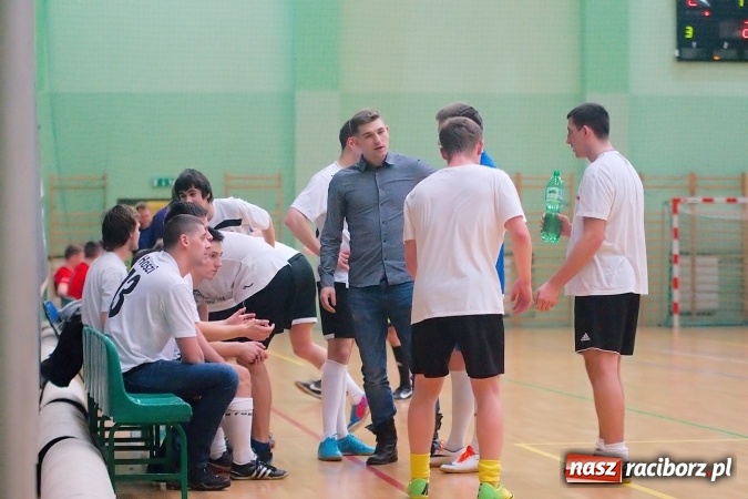 Zdjęcie w galerii na portalu naszraciborz.pl: Futsalowa niedziela w Arenie Rafako. Odrodzony Feniks górą nad M&D Metallbau  wiadomości z regionu
