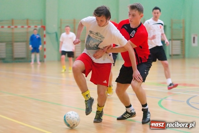 Zdjęcie w galerii na portalu naszraciborz.pl: Futsalowa niedziela w Arenie Rafako. Odrodzony Feniks górą nad M&D Metallbau  wiadomości z regionu