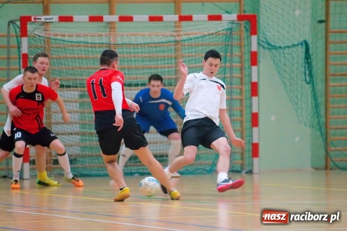 Zdjęcie w galerii na portalu naszraciborz.pl: Futsalowa niedziela w Arenie Rafako. Odrodzony Feniks górą nad M&D Metallbau  wiadomości z regionu