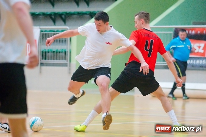 Zdjęcie w galerii na portalu naszraciborz.pl: Futsalowa niedziela w Arenie Rafako. Odrodzony Feniks górą nad M&D Metallbau  wiadomości z regionu