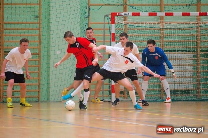 Zdjęcie w galerii na portalu naszraciborz.pl: Futsalowa niedziela w Arenie Rafako. Odrodzony Feniks górą nad M&D Metallbau  wiadomości z regionu
