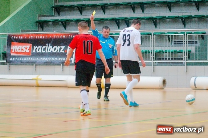 Zdjęcie w galerii na portalu naszraciborz.pl: Futsalowa niedziela w Arenie Rafako. Odrodzony Feniks górą nad M&D Metallbau  wiadomości z regionu