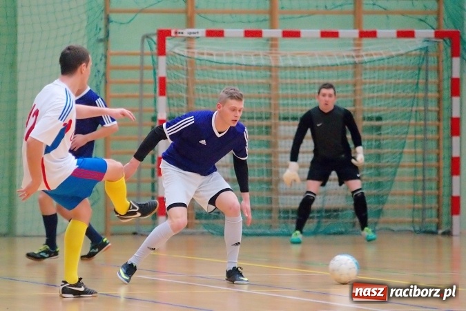 Zdjęcie w galerii na portalu naszraciborz.pl: Futsalowa niedziela w Arenie Rafako. Odrodzony Feniks górą nad M&D Metallbau  wiadomości z regionu