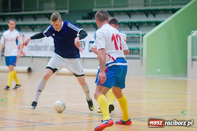 Zdjęcie w galerii na portalu naszraciborz.pl: Futsalowa niedziela w Arenie Rafako. Odrodzony Feniks górą nad M&D Metallbau  wiadomości z regionu