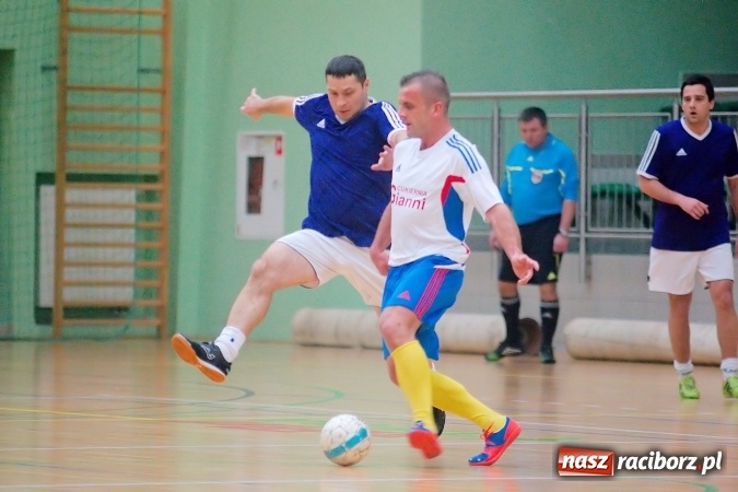 Zdjęcie w galerii na portalu naszraciborz.pl: Futsalowa niedziela w Arenie Rafako. Odrodzony Feniks górą nad M&D Metallbau  wiadomości z regionu