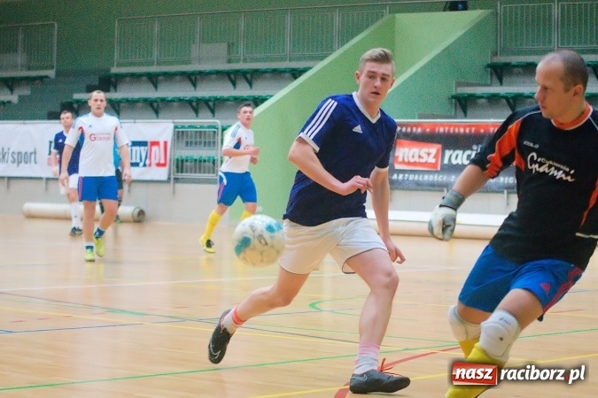 Zdjęcie w galerii na portalu naszraciborz.pl: Futsalowa niedziela w Arenie Rafako. Odrodzony Feniks górą nad M&D Metallbau  wiadomości z regionu