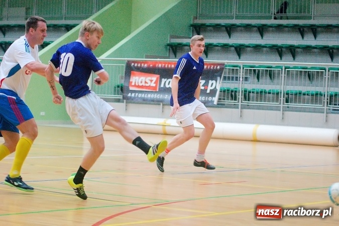 Zdjęcie w galerii na portalu naszraciborz.pl: Futsalowa niedziela w Arenie Rafako. Odrodzony Feniks górą nad M&D Metallbau  wiadomości z regionu
