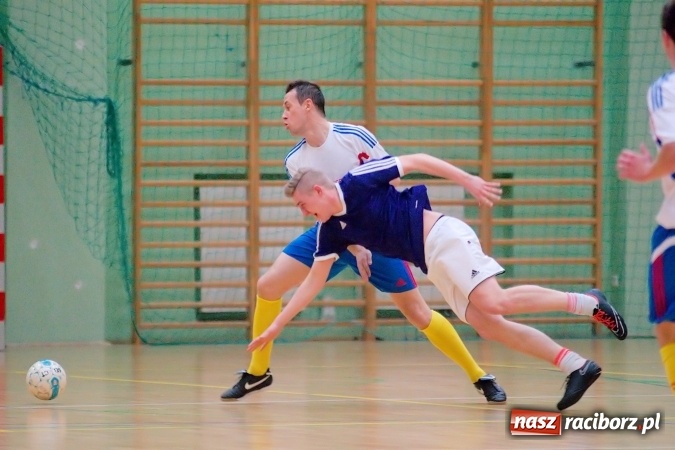 Zdjęcie w galerii na portalu naszraciborz.pl: Futsalowa niedziela w Arenie Rafako. Odrodzony Feniks górą nad M&D Metallbau  wiadomości z regionu
