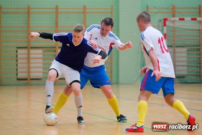 Zdjęcie w galerii na portalu naszraciborz.pl: Futsalowa niedziela w Arenie Rafako. Odrodzony Feniks górą nad M&D Metallbau  wiadomości z regionu