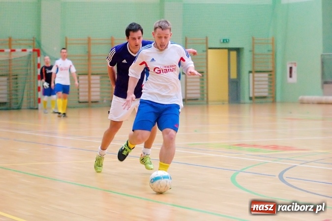 Zdjęcie w galerii na portalu naszraciborz.pl: Futsalowa niedziela w Arenie Rafako. Odrodzony Feniks górą nad M&D Metallbau  wiadomości z regionu