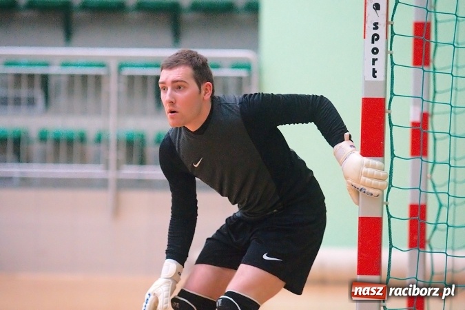 Zdjęcie w galerii na portalu naszraciborz.pl: Futsalowa niedziela w Arenie Rafako. Odrodzony Feniks górą nad M&D Metallbau  wiadomości z regionu