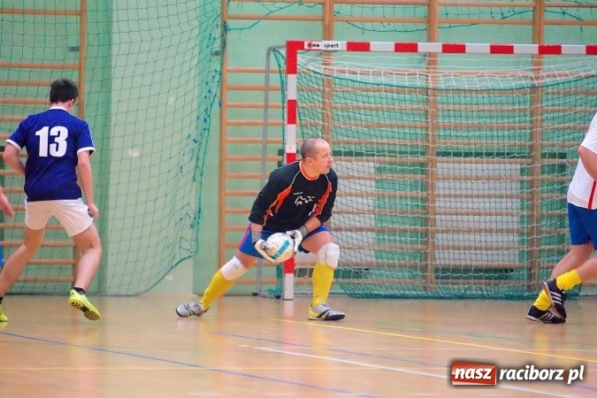 Zdjęcie w galerii na portalu naszraciborz.pl: Futsalowa niedziela w Arenie Rafako. Odrodzony Feniks górą nad M&D Metallbau  wiadomości z regionu
