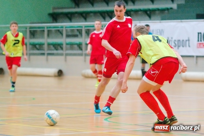 Zdjęcie w galerii na portalu naszraciborz.pl: Futsalowa niedziela w Arenie Rafako. Odrodzony Feniks górą nad M&D Metallbau  wiadomości z regionu