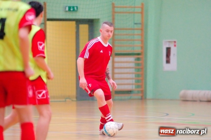 Zdjęcie w galerii na portalu naszraciborz.pl: Futsalowa niedziela w Arenie Rafako. Odrodzony Feniks górą nad M&D Metallbau  wiadomości z regionu