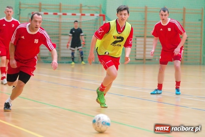 Zdjęcie w galerii na portalu naszraciborz.pl: Futsalowa niedziela w Arenie Rafako. Odrodzony Feniks górą nad M&D Metallbau  wiadomości z regionu