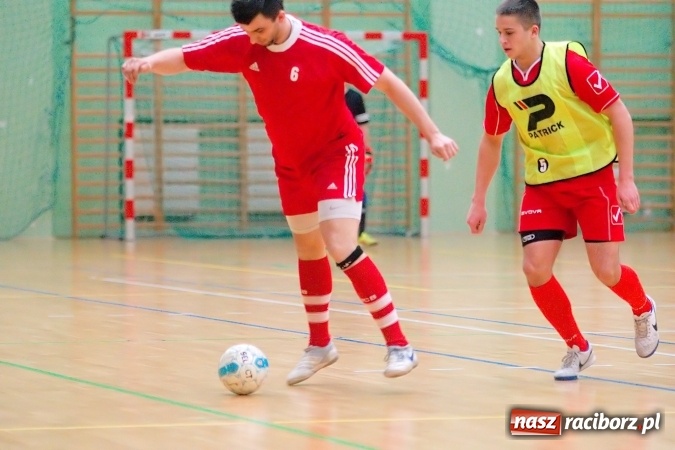 Zdjęcie w galerii na portalu naszraciborz.pl: Futsalowa niedziela w Arenie Rafako. Odrodzony Feniks górą nad M&D Metallbau  wiadomości z regionu