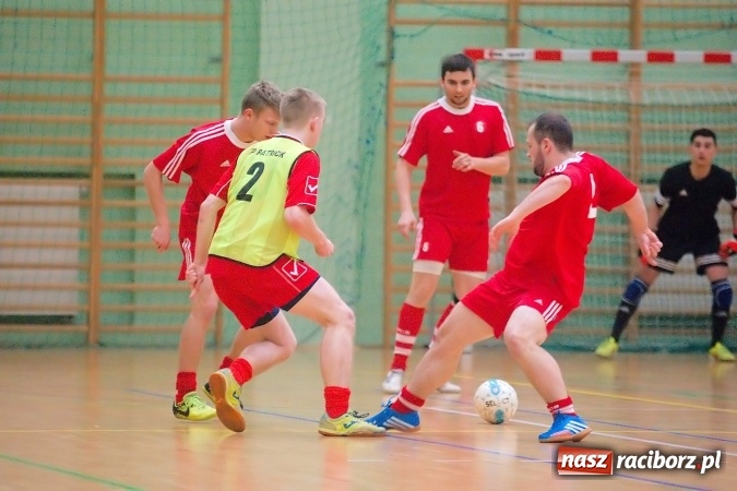 Zdjęcie w galerii na portalu naszraciborz.pl: Futsalowa niedziela w Arenie Rafako. Odrodzony Feniks górą nad M&D Metallbau  wiadomości z regionu