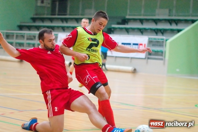 Zdjęcie w galerii na portalu naszraciborz.pl: Futsalowa niedziela w Arenie Rafako. Odrodzony Feniks górą nad M&D Metallbau  wiadomości z regionu