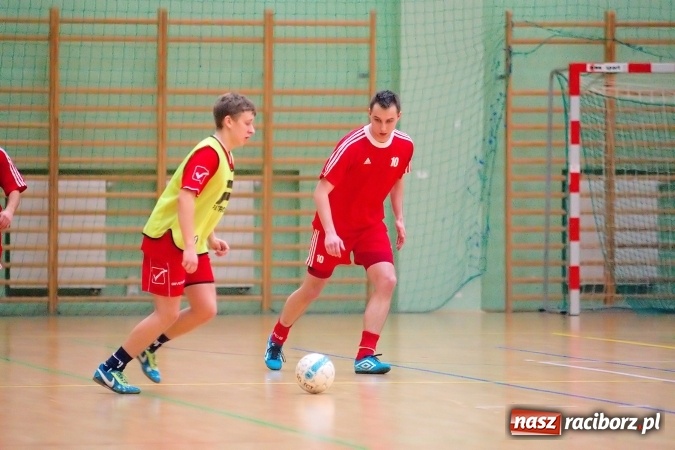 Zdjęcie w galerii na portalu naszraciborz.pl: Futsalowa niedziela w Arenie Rafako. Odrodzony Feniks górą nad M&D Metallbau  wiadomości z regionu