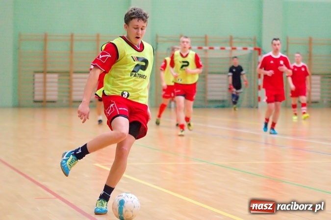 Zdjęcie w galerii na portalu naszraciborz.pl: Futsalowa niedziela w Arenie Rafako. Odrodzony Feniks górą nad M&D Metallbau  wiadomości z regionu
