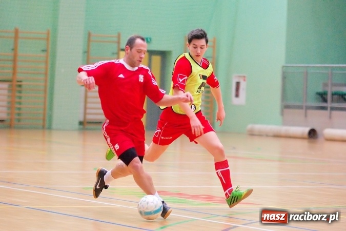 Zdjęcie w galerii na portalu naszraciborz.pl: Futsalowa niedziela w Arenie Rafako. Odrodzony Feniks górą nad M&D Metallbau  wiadomości z regionu