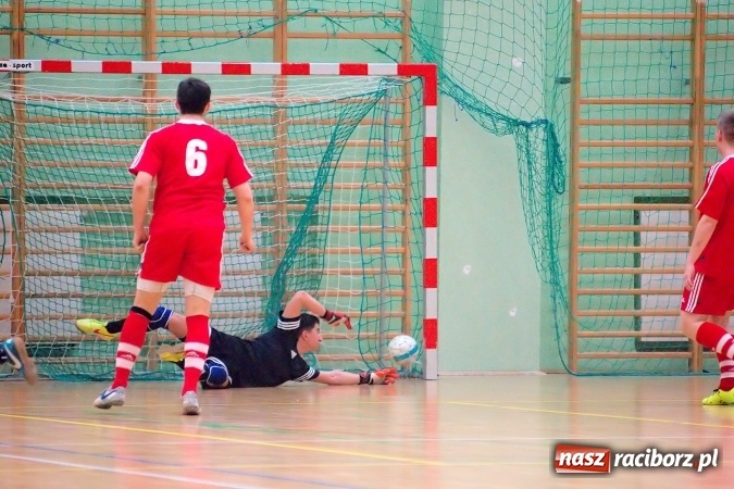Zdjęcie w galerii na portalu naszraciborz.pl: Futsalowa niedziela w Arenie Rafako. Odrodzony Feniks górą nad M&D Metallbau  wiadomości z regionu