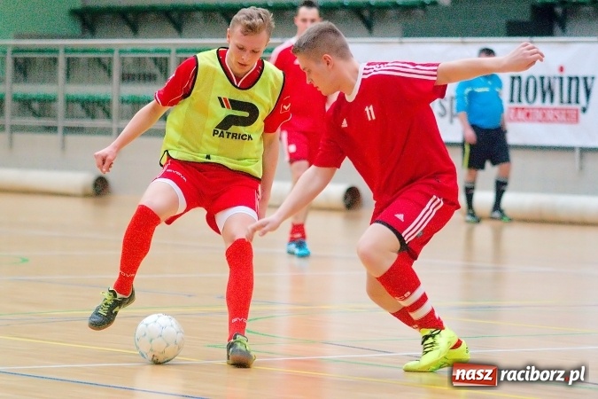 Zdjęcie w galerii na portalu naszraciborz.pl: Futsalowa niedziela w Arenie Rafako. Odrodzony Feniks górą nad M&D Metallbau  wiadomości z regionu