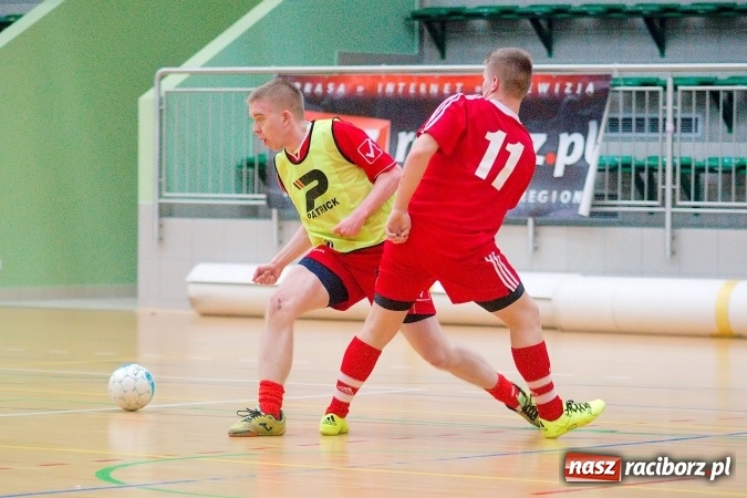 Zdjęcie w galerii na portalu naszraciborz.pl: Futsalowa niedziela w Arenie Rafako. Odrodzony Feniks górą nad M&D Metallbau  wiadomości z regionu