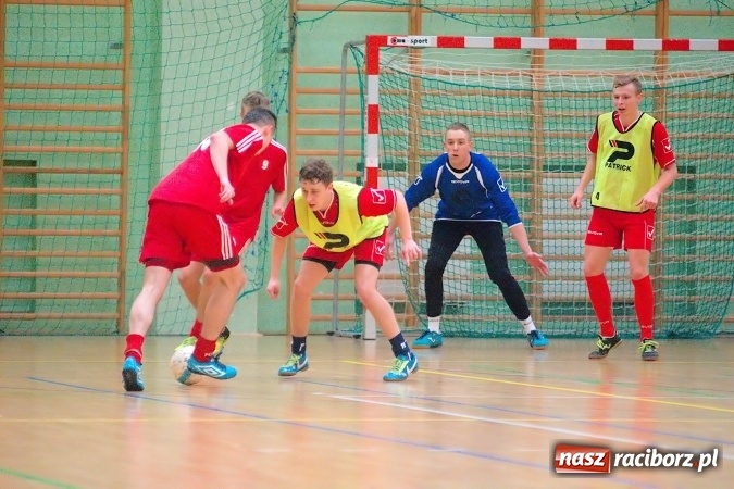 Zdjęcie w galerii na portalu naszraciborz.pl: Futsalowa niedziela w Arenie Rafako. Odrodzony Feniks górą nad M&D Metallbau  wiadomości z regionu