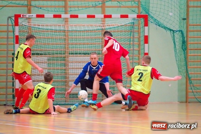 Zdjęcie w galerii na portalu naszraciborz.pl: Futsalowa niedziela w Arenie Rafako. Odrodzony Feniks górą nad M&D Metallbau  wiadomości z regionu