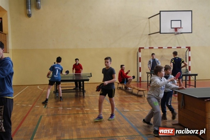 Zdjęcie w galerii na portalu naszraciborz.pl: Koszulki były mokre! W Nędzy walczyli o puchar wójta  wiadomości z regionu