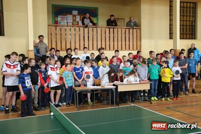 Zdjęcie w galerii na portalu naszraciborz.pl: Koszulki były mokre! W Nędzy walczyli o puchar wójta  wiadomości z regionu