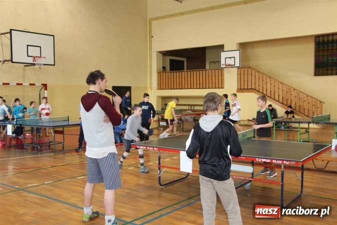 Zdjęcie w galerii na portalu naszraciborz.pl: Koszulki były mokre! W Nędzy walczyli o puchar wójta  wiadomości z regionu