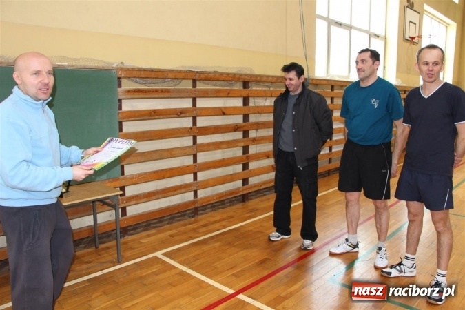 Zdjęcie w galerii na portalu naszraciborz.pl: Koszulki były mokre! W Nędzy walczyli o puchar wójta  wiadomości z regionu