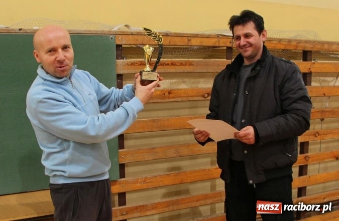 Zdjęcie w galerii na portalu naszraciborz.pl: Koszulki były mokre! W Nędzy walczyli o puchar wójta  wiadomości z regionu