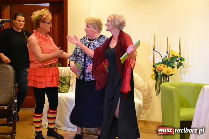 Zdjęcie w galerii na portalu naszraciborz.pl: Podwieczorek z piosenką, poezją i humorem - widowisko na zamku wiadomości z regionu