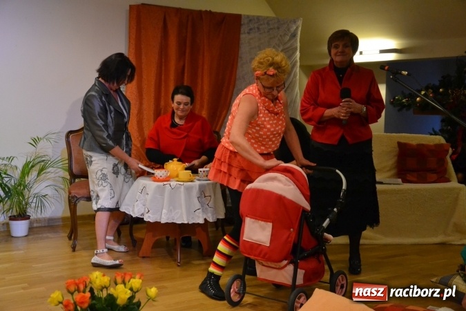 Zdjęcie w galerii na portalu naszraciborz.pl: Podwieczorek z piosenką, poezją i humorem - widowisko na zamku wiadomości z regionu