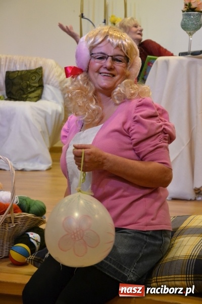 Zdjęcie w galerii na portalu naszraciborz.pl: Podwieczorek z piosenką, poezją i humorem - widowisko na zamku wiadomości z regionu