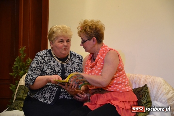 Zdjęcie w galerii na portalu naszraciborz.pl: Podwieczorek z piosenką, poezją i humorem - widowisko na zamku wiadomości z regionu