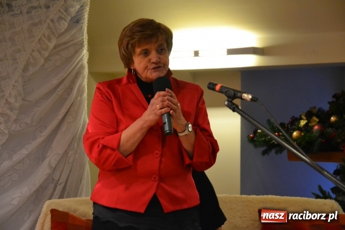 Zdjęcie w galerii na portalu naszraciborz.pl: Podwieczorek z piosenką, poezją i humorem - widowisko na zamku wiadomości z regionu