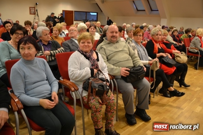 Zdjęcie w galerii na portalu naszraciborz.pl: Podwieczorek z piosenką, poezją i humorem - widowisko na zamku wiadomości z regionu