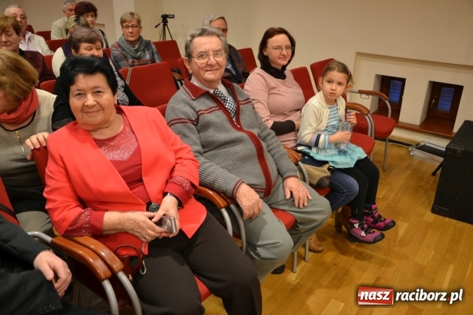 Zdjęcie w galerii na portalu naszraciborz.pl: Podwieczorek z piosenką, poezją i humorem - widowisko na zamku wiadomości z regionu