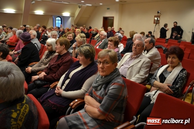 Zdjęcie w galerii na portalu naszraciborz.pl: Podwieczorek z piosenką, poezją i humorem - widowisko na zamku wiadomości z regionu