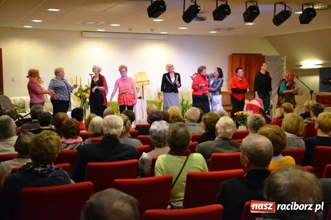 Zdjęcie w galerii na portalu naszraciborz.pl: Podwieczorek z piosenką, poezją i humorem - widowisko na zamku wiadomości z regionu