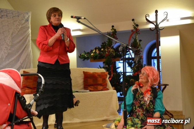 Zdjęcie w galerii na portalu naszraciborz.pl: Podwieczorek z piosenką, poezją i humorem - widowisko na zamku wiadomości z regionu