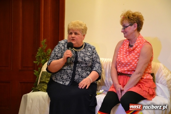 Zdjęcie w galerii na portalu naszraciborz.pl: Podwieczorek z piosenką, poezją i humorem - widowisko na zamku wiadomości z regionu