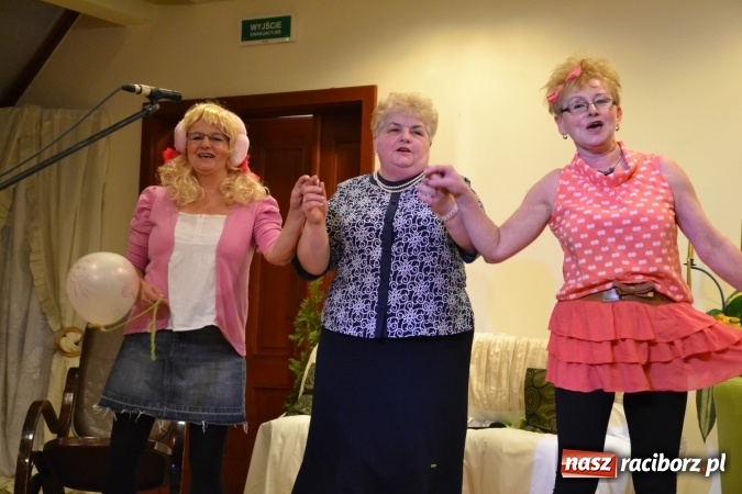 Zdjęcie w galerii na portalu naszraciborz.pl: Podwieczorek z piosenką, poezją i humorem - widowisko na zamku wiadomości z regionu